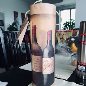 Single Bottle Wine Carrying Tube.